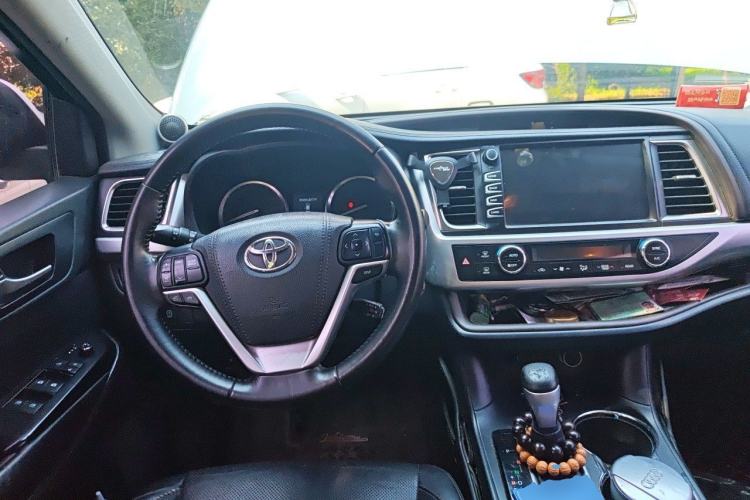 Used Toyota Highlander 2015 2.0T Four-Wheel Drive Luxury Navigation Version with 7 Seats Steering Wheel