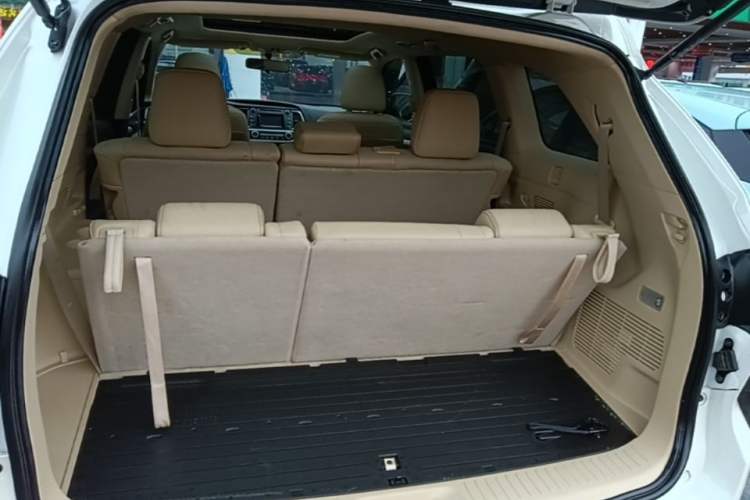 Used Toyota Highlander 2015 2.0T Four-Wheel Drive Luxury Edition 7-Seater Trunk