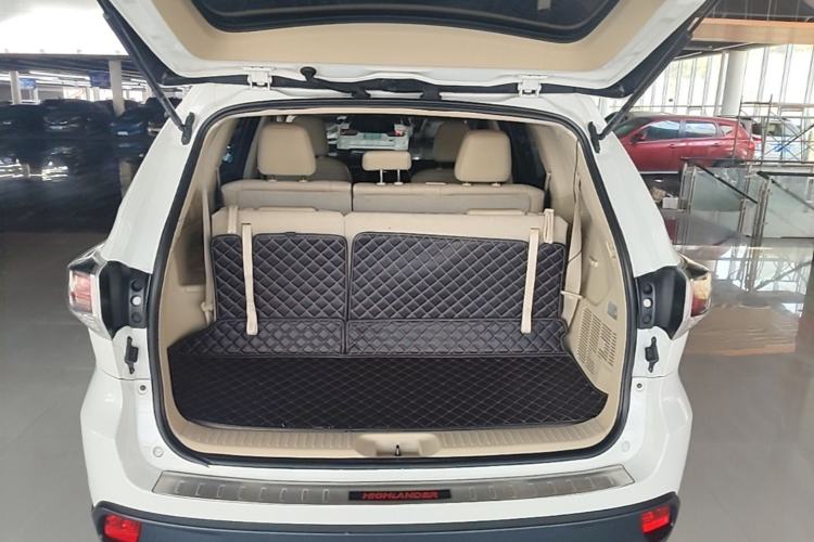 Used Toyota Highlander 2015 2.0T Four-Wheel Drive Luxury Edition 7-Seater Trunk