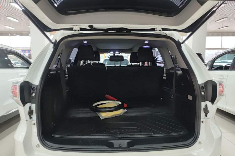 Used Toyota Highlander 2015 2.0T Four-Wheel Drive Luxury Edition 7-Seater Trunk
