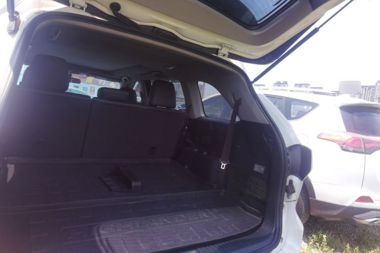 Used Toyota Highlander 2015 2.0T Four-Wheel Drive Luxury Edition 7-Seater Trunk