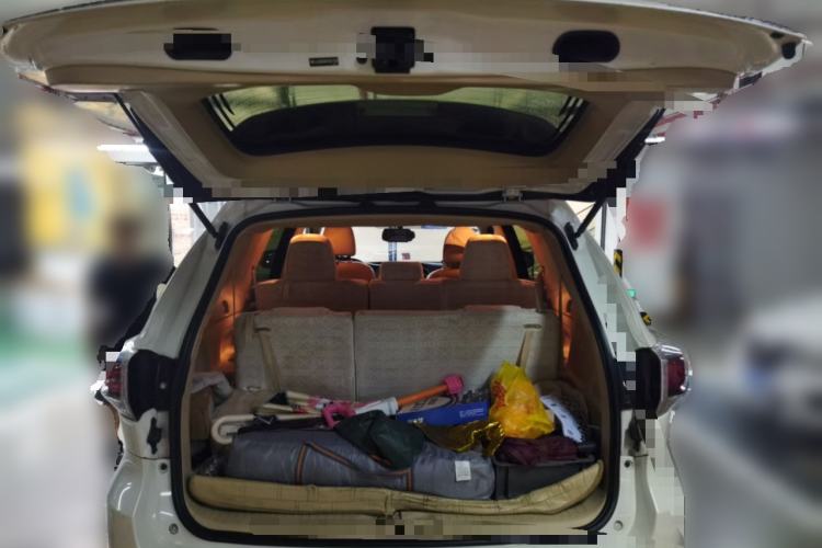 Used Toyota Highlander 2015 2.0T Four-Wheel Drive Luxury Edition 7-Seater Trunk