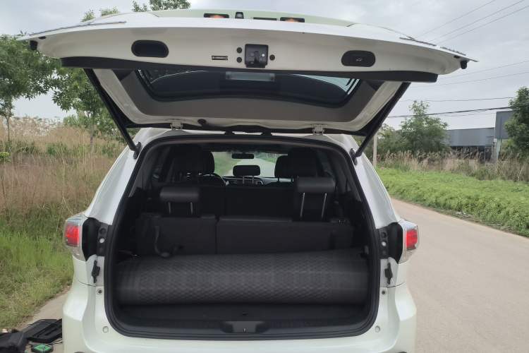 Used Toyota Highlander 2015 2.0T Four-Wheel Drive Luxury Edition 7-Seater Trunk