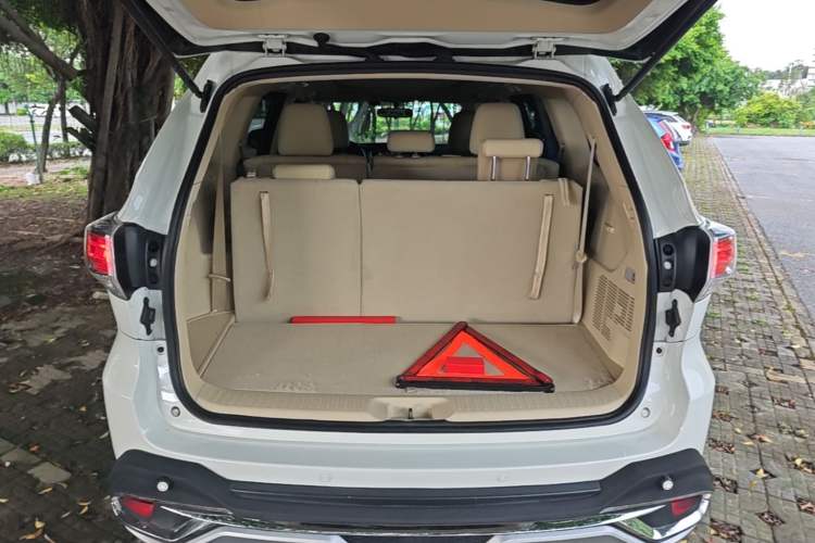 Used Toyota Highlander 2015 2.0T Four-Wheel Drive Luxury Edition 7-Seater Trunk