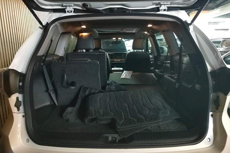 Used Toyota Highlander 2015 2.0T Four-Wheel Drive Luxury Edition 7-Seater Trunk