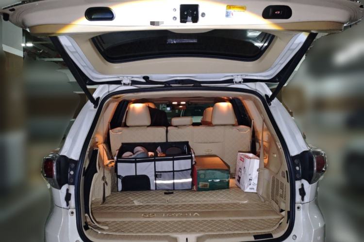 Used Toyota Highlander 2015 2.0T Four-Wheel Drive Luxury Edition 7-Seater Trunk