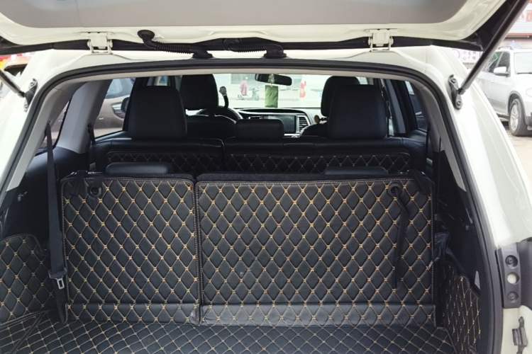 Used Toyota Highlander 2015 2.0T Four-Wheel Drive Luxury Edition 7-Seater Trunk