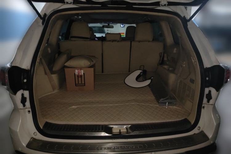 Used Toyota Highlander 2015 2.0T Four-Wheel Drive Luxury Edition 7-Seater Trunk