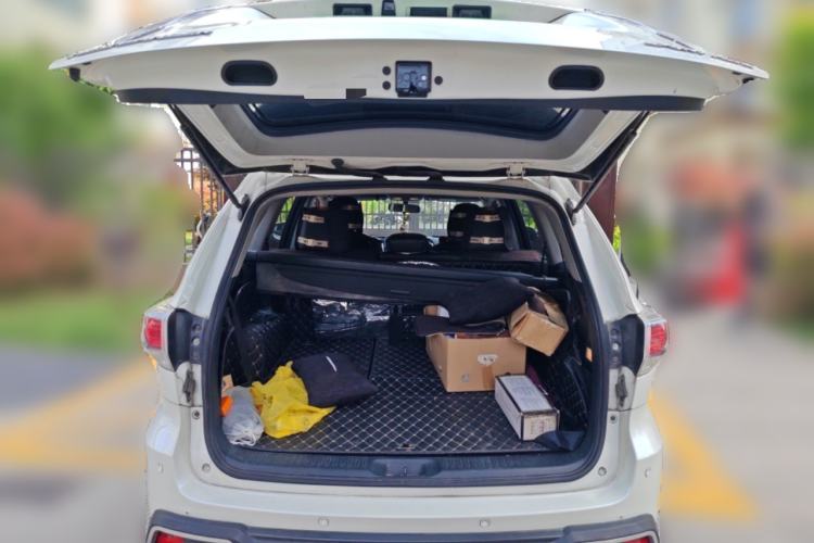 Used Toyota Highlander 2015 2.0T Four-Wheel Drive Luxury Edition 7-Seater Trunk