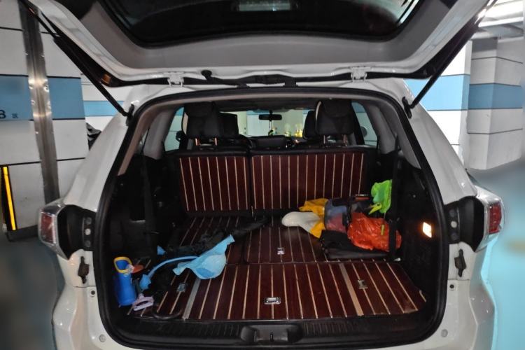 Used Toyota Highlander 2015 2.0T Four-Wheel Drive Luxury Edition 7-Seater Trunk