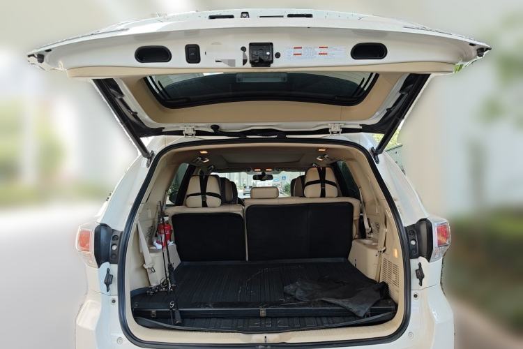 Used Toyota Highlander 2015 2.0T Four-Wheel Drive Ultimate Edition 7-Seater Trunk