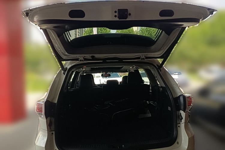 Used Toyota Highlander 2015 3.5L 4x4 Luxury Edition 7-seater Trunk