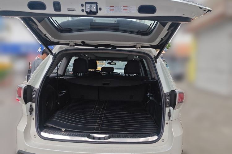 Used Toyota Highlander 2015 2.0T Four-Wheel Drive Ultimate Edition 7-Seater Trunk