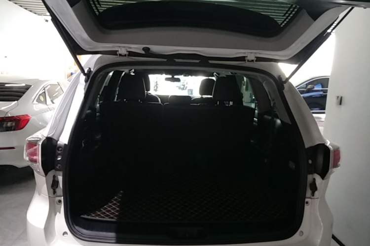 Used Toyota Highlander 2015 2.0T Four-Wheel Drive Luxury Edition 7-Seater Trunk