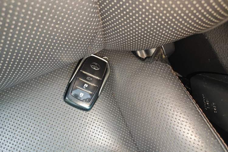 Used Toyota Highlander 2015 2.0T Four-Wheel Drive Ultimate Edition 7-Seater Vehicle Key