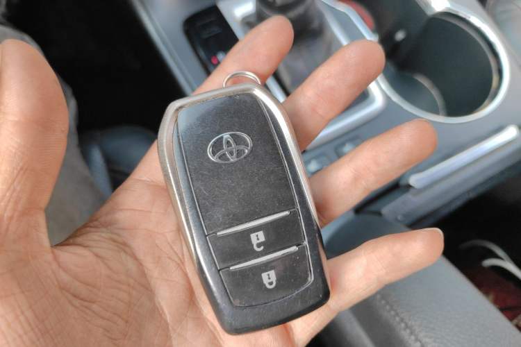 Used Toyota Highlander 2015 2.0T Four-Wheel Drive Luxury Edition 7-Seater Vehicle Key