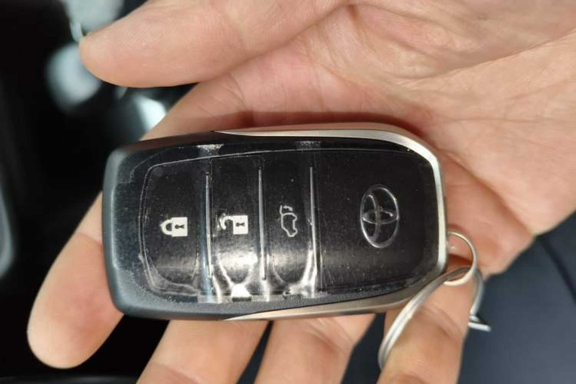 Used Toyota Highlander 2015 2.0T Four-Wheel Drive Ultimate Edition 7-Seater Vehicle Key