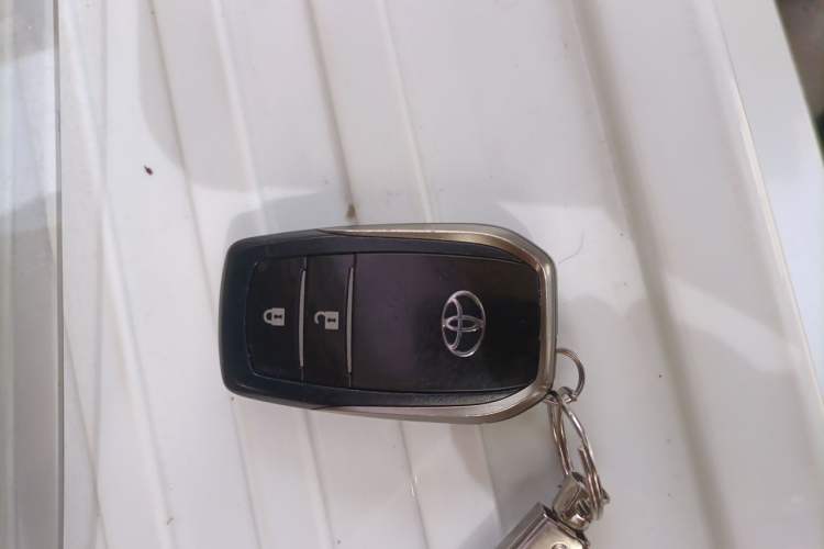 Used Toyota Highlander 2015 2.0T Four-Wheel Drive Luxury Edition 7-Seater Vehicle Key