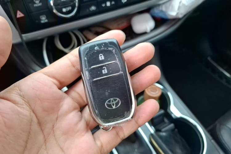 Used Toyota Highlander 2015 2.0T Two-Wheel Drive Luxury Edition 7 Seats Vehicle Key