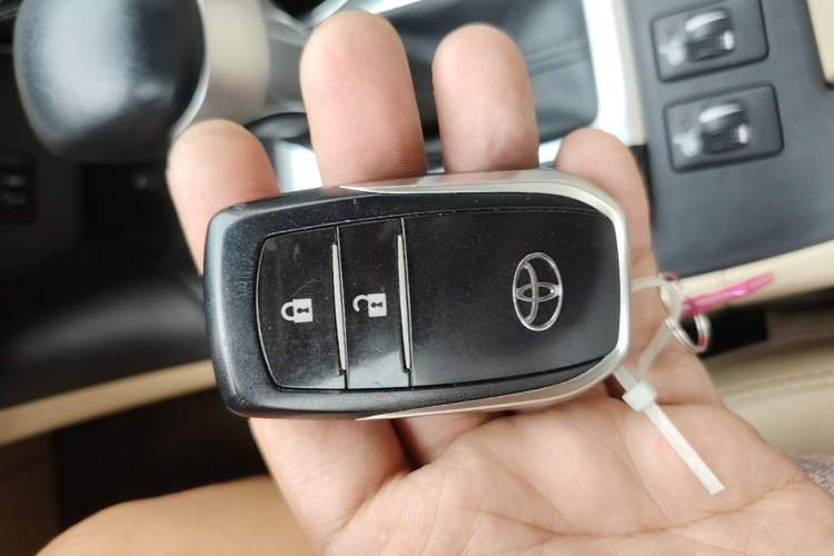 Used Toyota Highlander 2015 2.0T Two-Wheel Drive Luxury Edition 7 Seats Vehicle Key