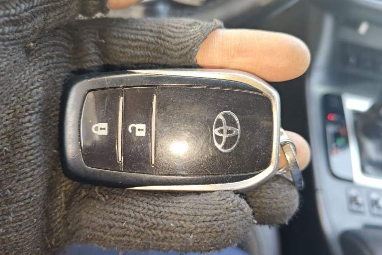 Used Toyota Highlander 2015 2.0T Four-Wheel Drive Luxury Edition 7-Seater Vehicle Key