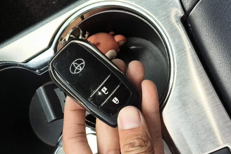 Used Toyota Highlander 2015 2.0T Four-Wheel Drive Luxury Edition 7-Seater Vehicle Key