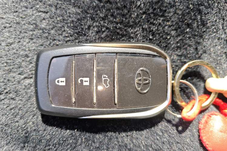 Used Toyota Highlander 2015 2.0T Four-Wheel Drive Ultimate Edition 7-Seater Vehicle Key