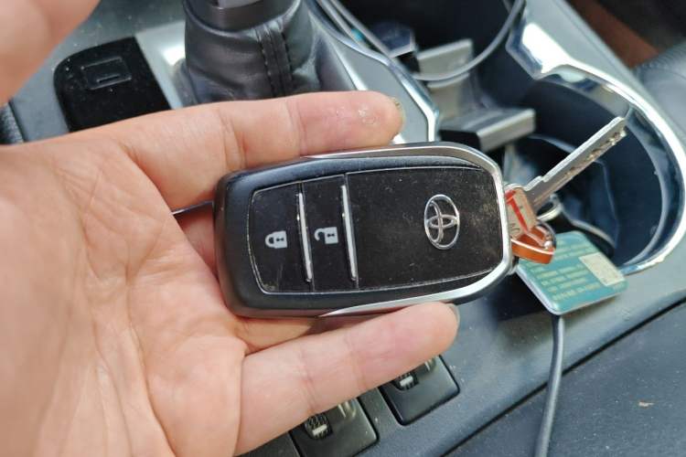Used Toyota Highlander 2015 2.0T Four-Wheel Drive Luxury Edition 7-Seater Vehicle Key