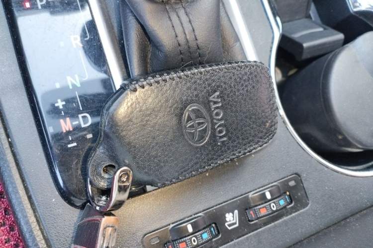 Used Toyota Highlander 2015 2.0T Four-Wheel Drive Ultimate Edition 7-Seater Vehicle Key