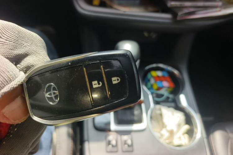 Used Toyota Highlander 2015 2.0T Two-Wheel Drive Luxury Edition 7 Seats Vehicle Key