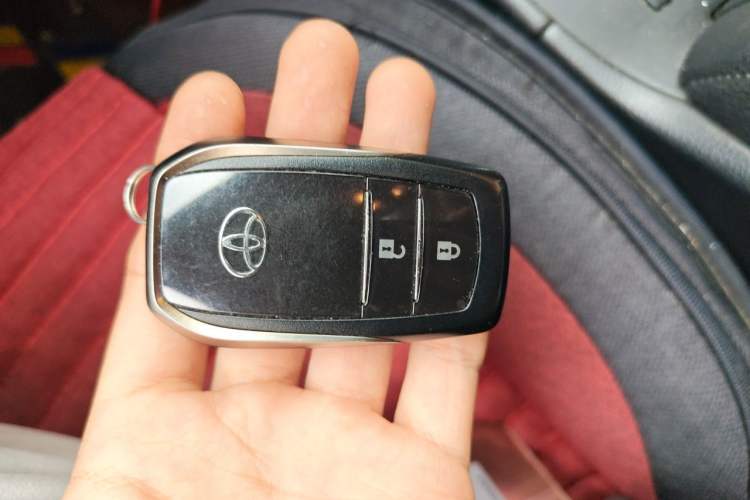 Used Toyota Highlander 2015 2.0T Four-Wheel Drive Luxury Edition 7-Seater Vehicle Key