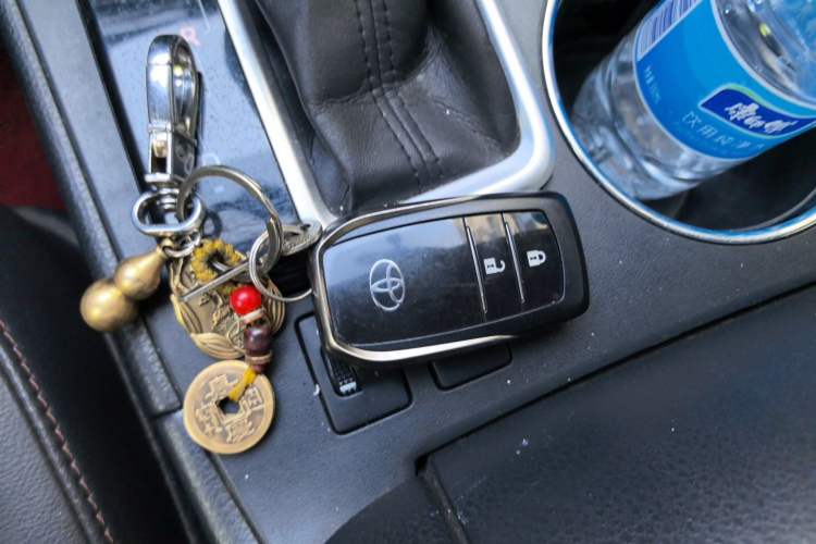 Used Toyota Highlander 2015 2.0T Four-Wheel Drive Luxury Edition 7-Seater Vehicle Key