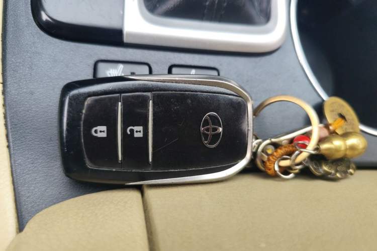 Used Toyota Highlander 2015 2.0T Four-Wheel Drive Luxury Edition 7-Seater Vehicle Key