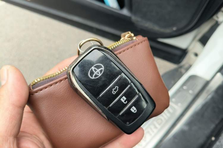 Used Toyota Highlander 2015 2.0T Four-Wheel Drive Ultimate Edition 7-Seater Vehicle Key