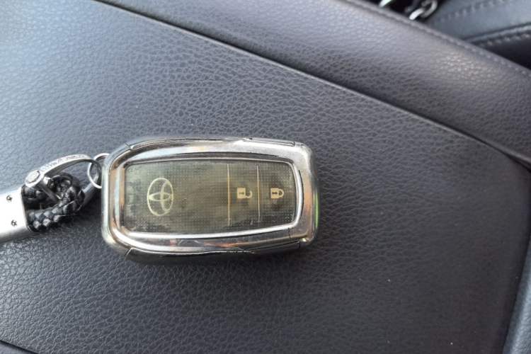 Used Toyota Highlander 2015 2.0T Four-Wheel Drive Luxury Edition 7-Seater Vehicle Key
