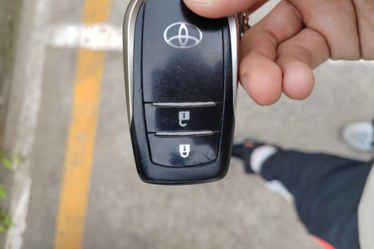 Used Toyota Highlander 2015 2.0T Four-Wheel Drive Luxury Edition 7-Seater Vehicle Key