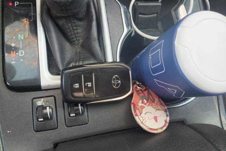 Used Toyota Highlander 2015 2.0T Four-Wheel Drive Luxury Edition 7-Seater Vehicle Key