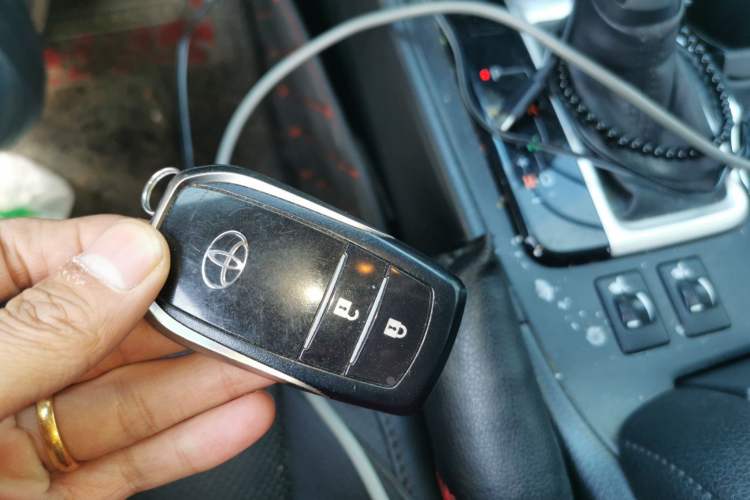 Used Toyota Highlander 2015 2.0T Four-Wheel Drive Luxury Edition 7-Seater Vehicle Key