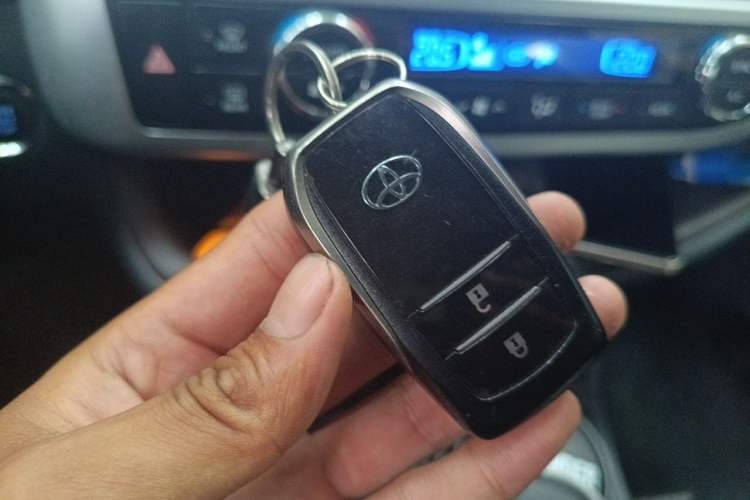 Used Toyota Highlander 2015 2.0T Four-Wheel Drive Luxury Edition 7-Seater Vehicle Key