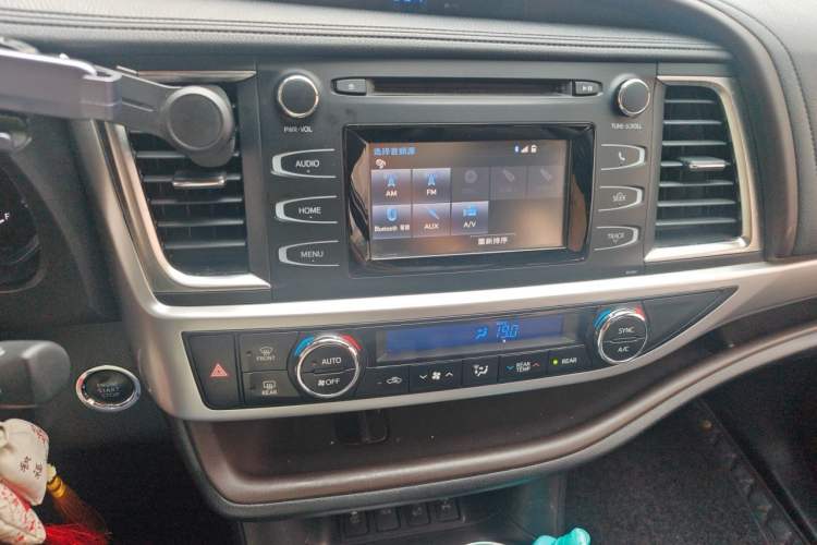 Used Toyota Highlander 2017 2.0T Four-Wheel Drive Luxury Edition 7 Seats Audio And AC Panel