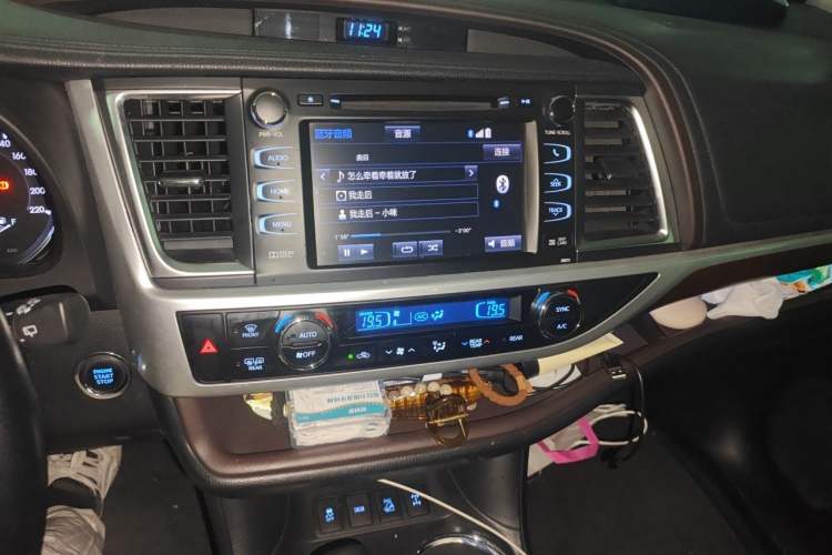 Used Toyota Highlander 2017 2.0T Four-Wheel Drive Ultimate Edition 7 Seats Audio And AC Panel