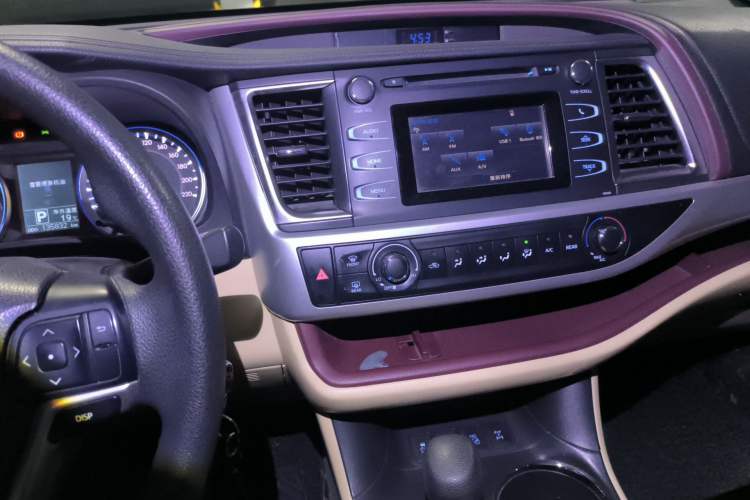 Used Toyota Highlander 2017 2.0T Four-Wheel Drive Elite Edition 7-Seater Audio And AC Panel