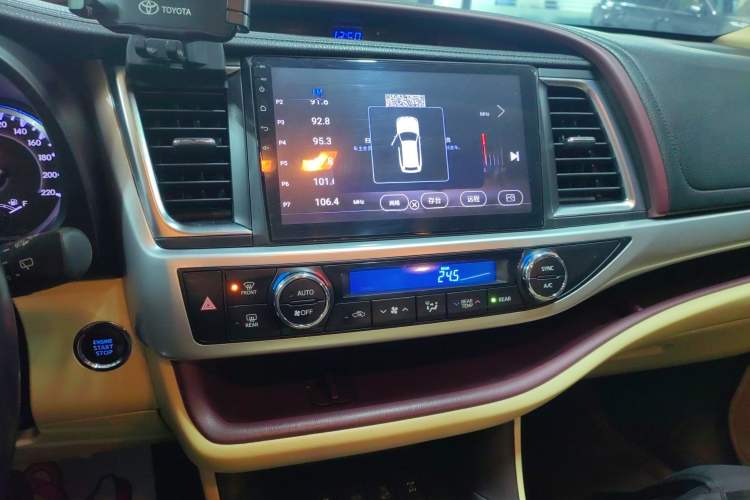 Used Toyota Highlander 2017 2.0T Four-Wheel Drive Luxury Edition 7 Seats Audio And AC Panel