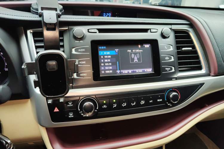 Used Toyota Highlander 2017 2.0T Two-Wheel Drive Elite Edition 5 Seats Audio And AC Panel