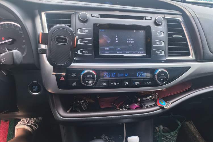 Used Toyota Highlander 2017 2.0T Four-Wheel Drive Luxury Edition 7 Seats Audio And AC Panel