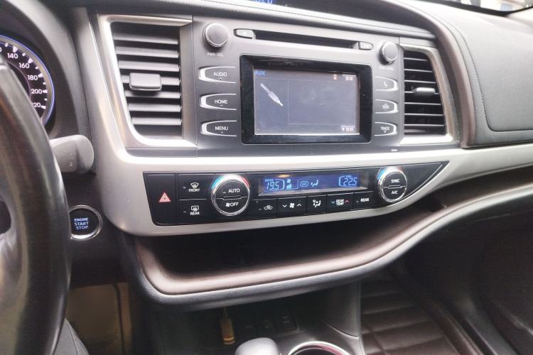 Used Toyota Highlander 2017 2.0T Four-Wheel Drive Luxury Edition 7 Seats Audio And AC Panel