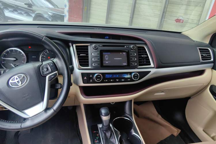 Used Toyota Highlander 2017 2.0T Four-Wheel Drive Luxury Edition 7 Seats Audio And AC Panel