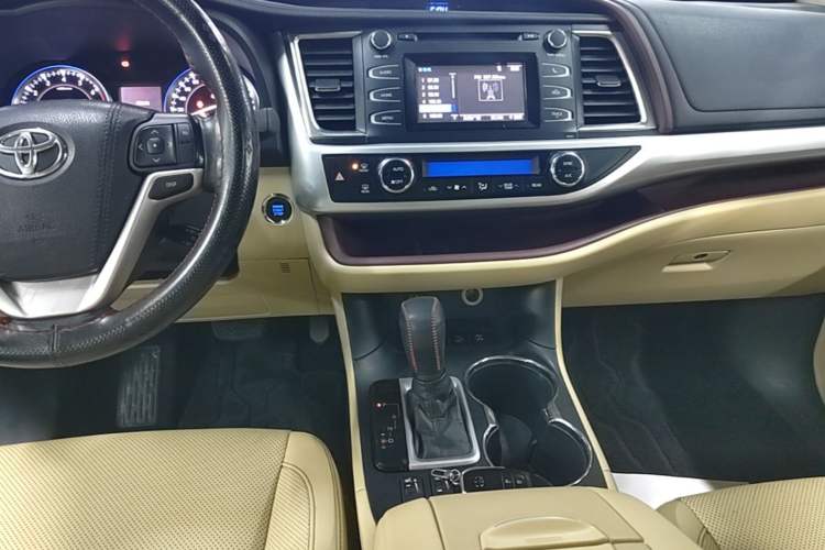 Used Toyota Highlander 2017 2.0T Four-Wheel Drive Luxury Edition 7 Seats Audio And AC Panel