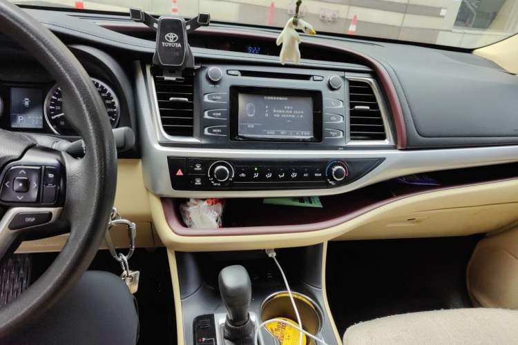 Used Toyota Highlander 2017 2.0T Four-Wheel Drive Elite Edition 7-Seater Audio And AC Panel