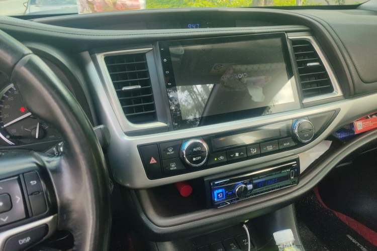 Used Toyota Highlander 2017 2.0T Four-Wheel Drive Luxury Edition 7 Seats Audio And AC Panel